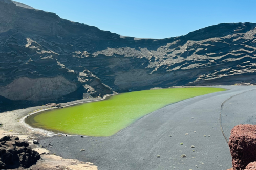 Lanzarote Ile Canaries volcan sable noir Lac Vert El Golfo sejour vacances organisées agence de voyages Cimes Evasion haute savoie groupes