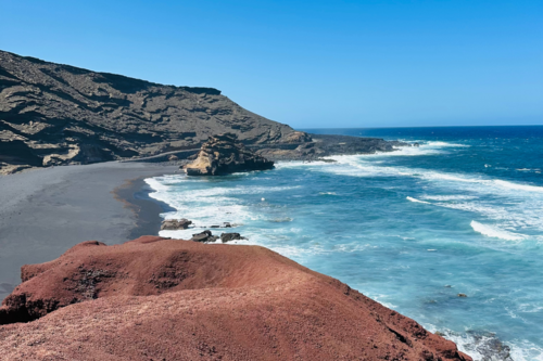 Lanzarote Ile Canaries volcan sable noir Lac Vert El Golfo sejour vacances organisées agence de voyages Cimes Evasion haute savoie groupes